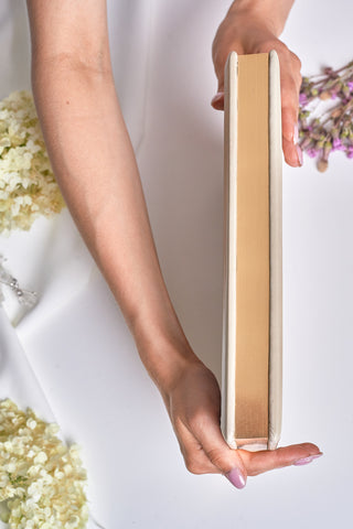Personalizowana Księga Pamiątkowa | Rękodzieło, Skóra Naturalna | Model "Pióro" | Kolor Kremowy